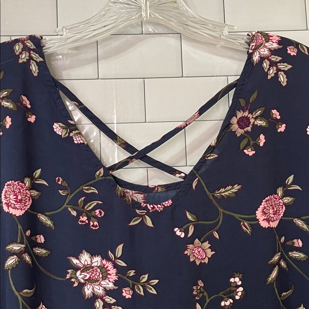Faded Glory Navy‎ Floral Bell Sleeve Crisscross Back Top size 2X - Picture 7 of 15